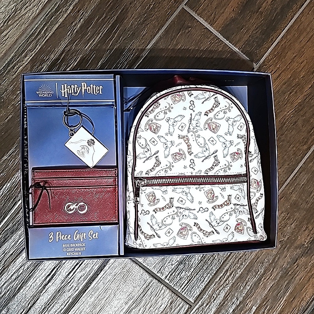 Harry Potter 3 Piece Boxed Set with Mini Backpack, ID Card Wallet & Keychain